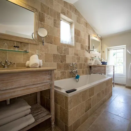 Otel La Bastide Des Salins 4*