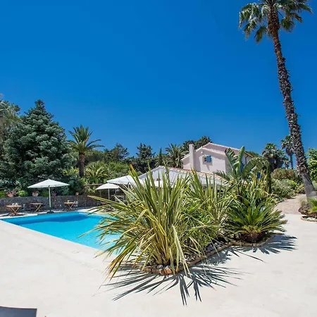Otel La Bastide Des Salins 4*