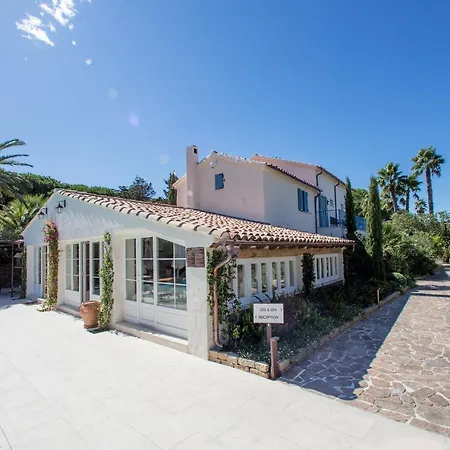 La Bastide Des Salins Hotel 4*