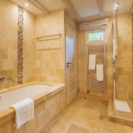Szálloda La Bastide Des Salins 4*