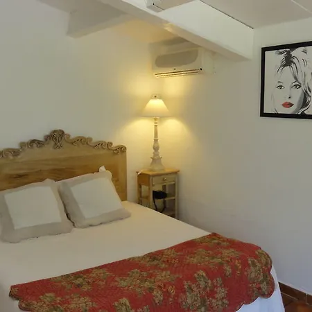 Hotel La Bastide Des Salins 4*