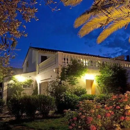 Hotel La Bastide Des Salins 4*