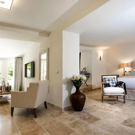 Hotel La Bastide Des Salins 4*